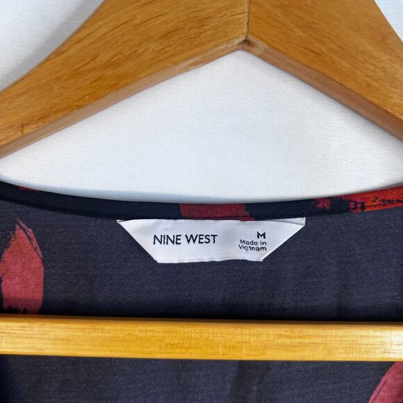 Nine West Dark Floral Whimsygoth Flutter Sleeve Dressy Blouse Size Medium - Picture 5 of 8